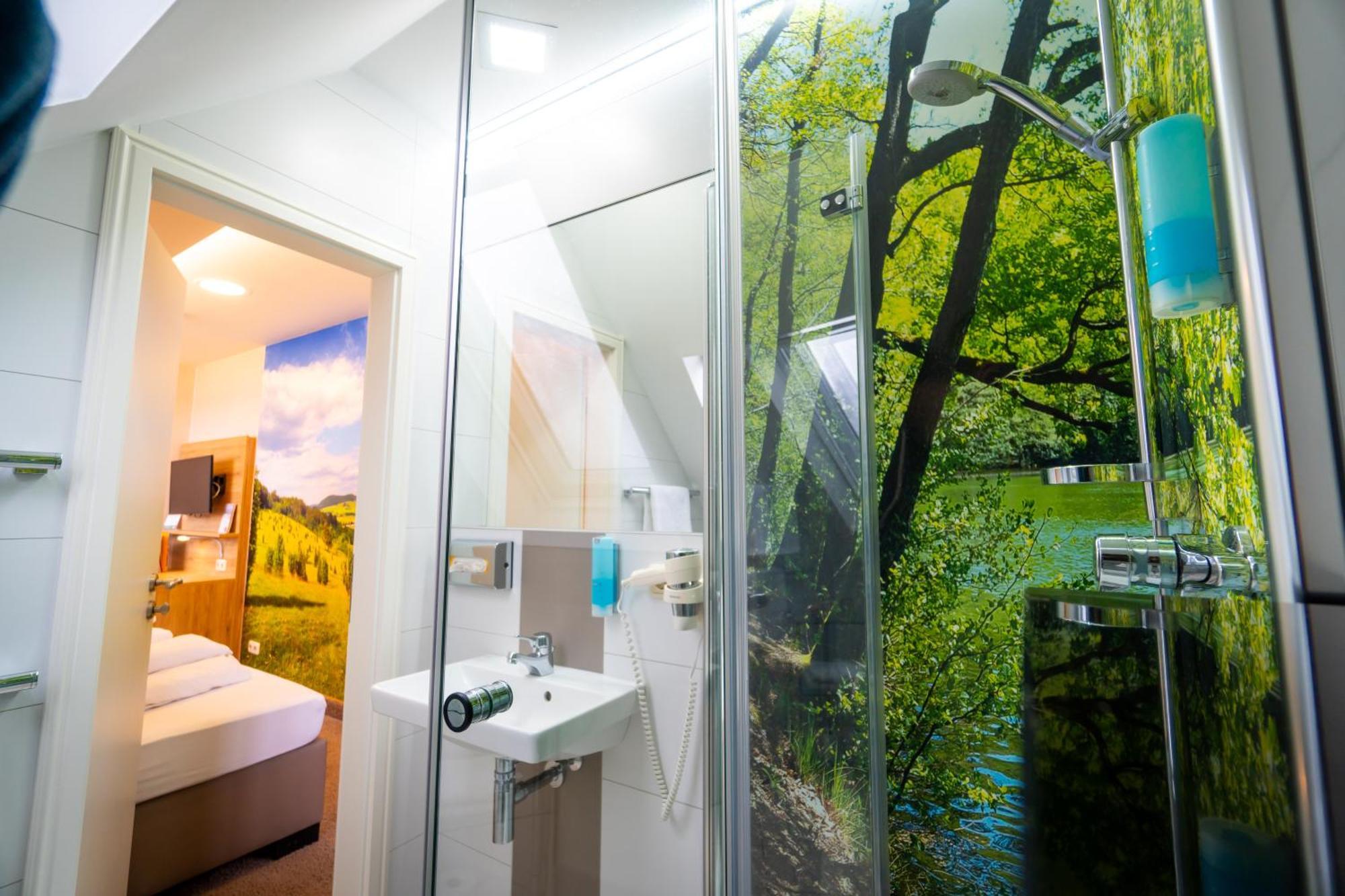 Landhotel Zur Gruenen Kutte Bernshausen Exterior foto