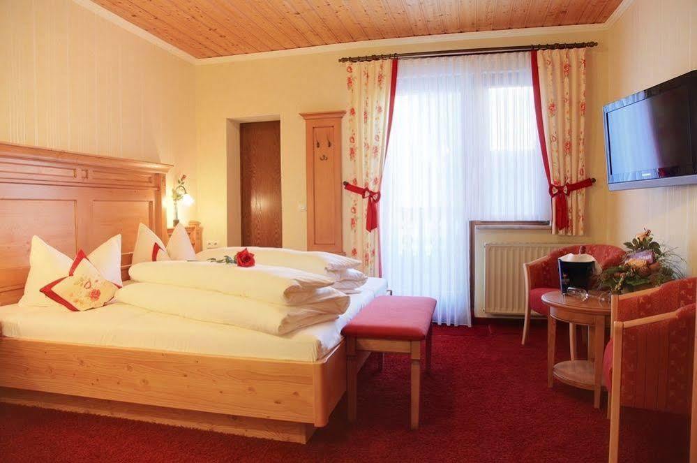 Landhotel Zur Gruenen Kutte Bernshausen Exterior foto